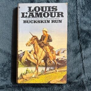 Louis L'Amour Buckskin Run Paperback